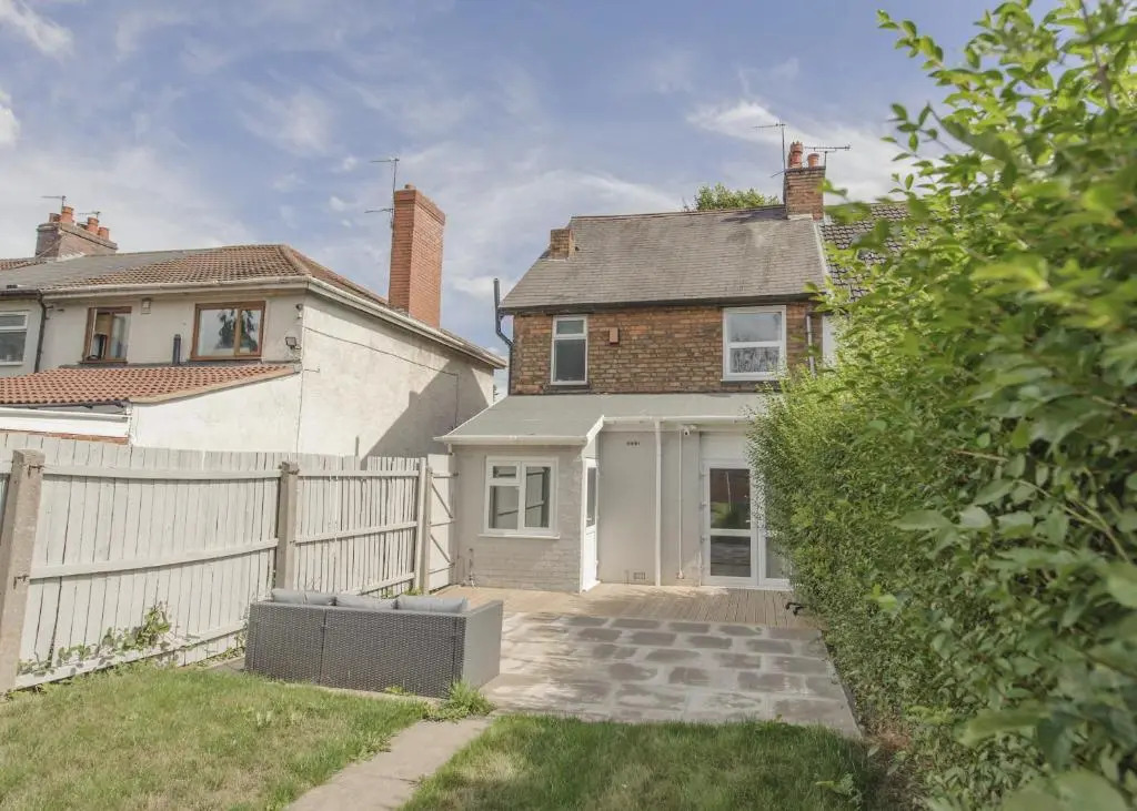 Birmingham Contractor House sleeps 8 Private Garden near M6 Motorway Business Wi-FI and Netflix