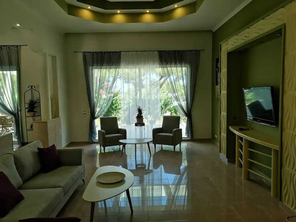 Louis Luxury Villa by living in blue