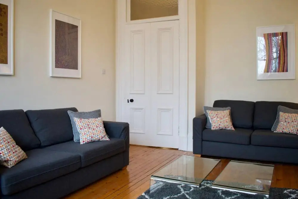 Quiet 2 Bedroom Apartment close to the City Centre