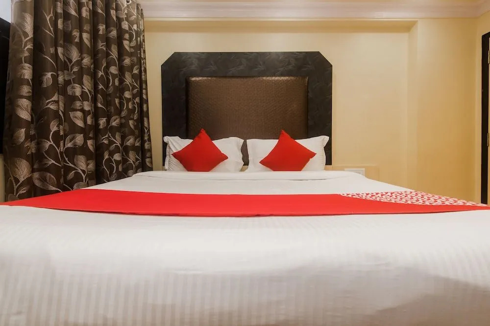 Oyo 13675 Hotel Elegant