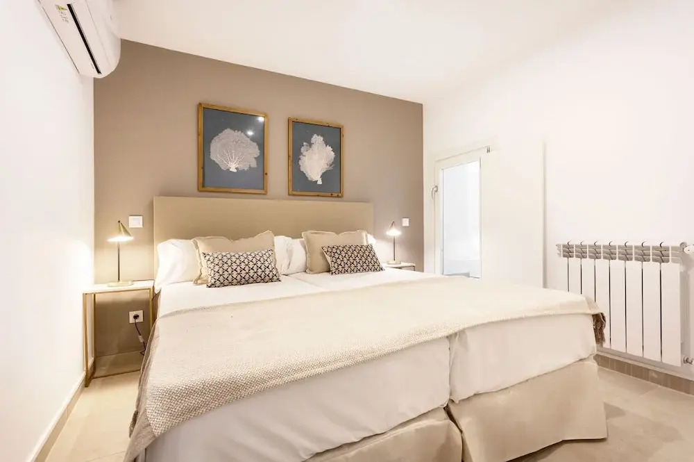 Lovely 2-bedroom Apartment in Exclusive Area of Madrid Madrazo V