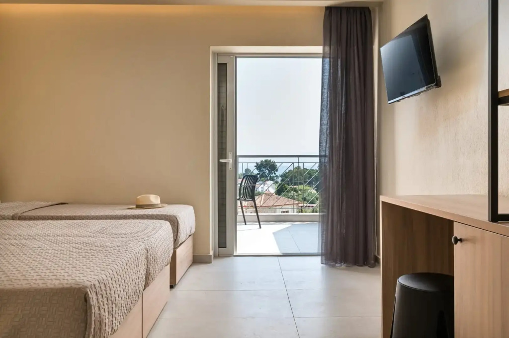 Arya Hotel