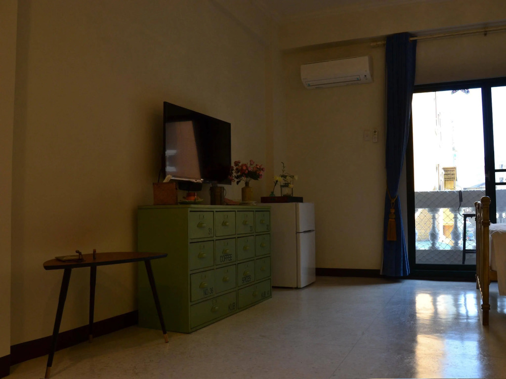 43&13 Room Store B&B