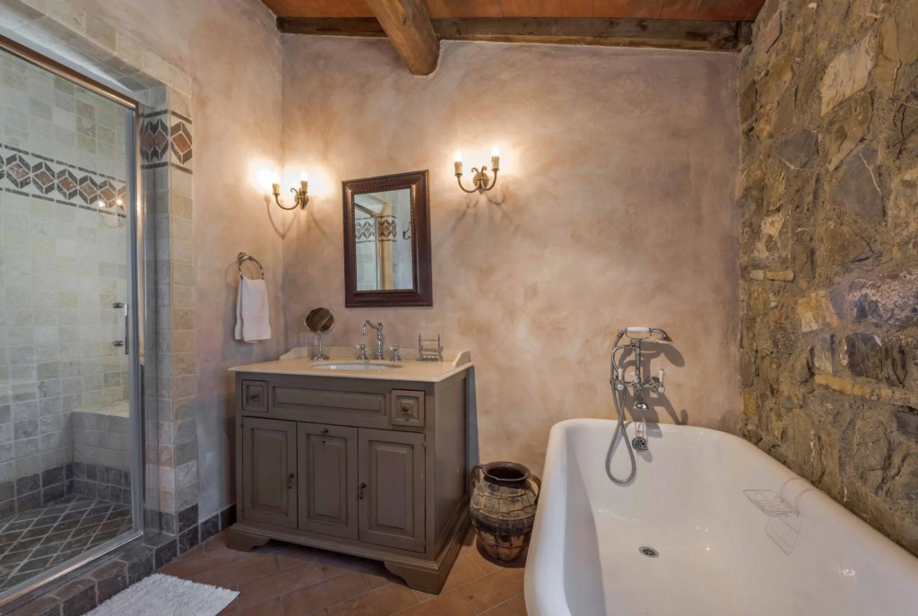 5 bedrooms villa in the Chianti region with private swimming poo, A/C and Wi-Fi-Podere Erica