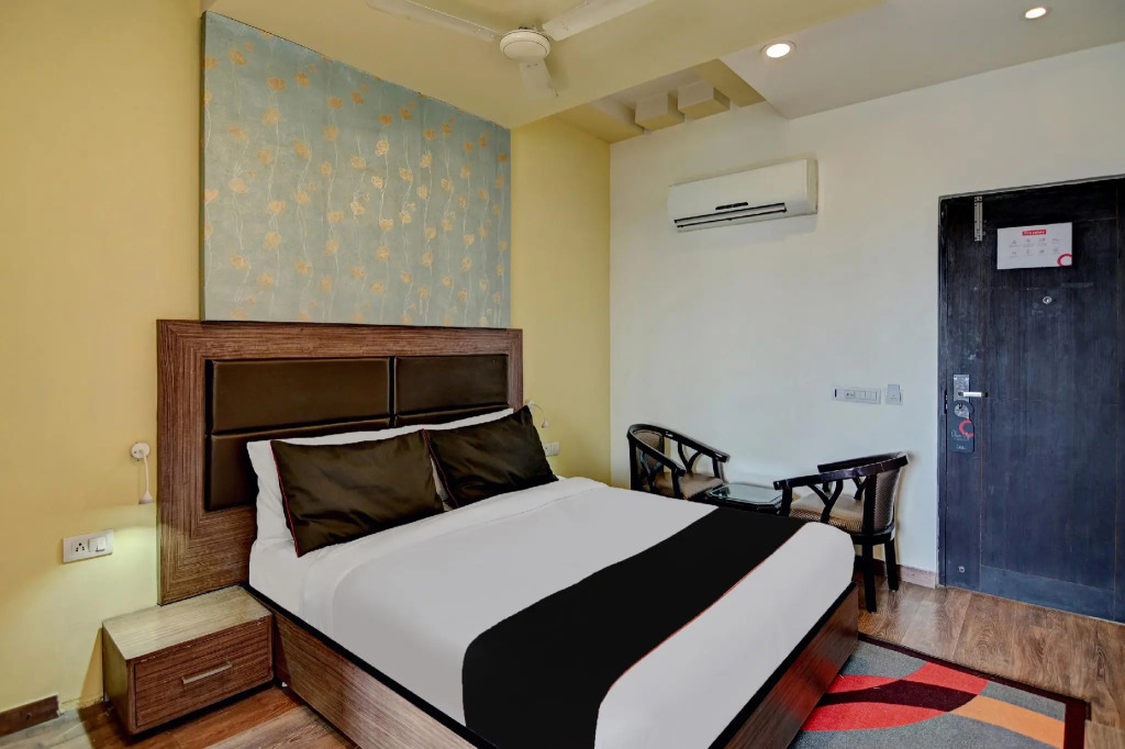 OYO Townhouse 415 Hotel Cosmos
