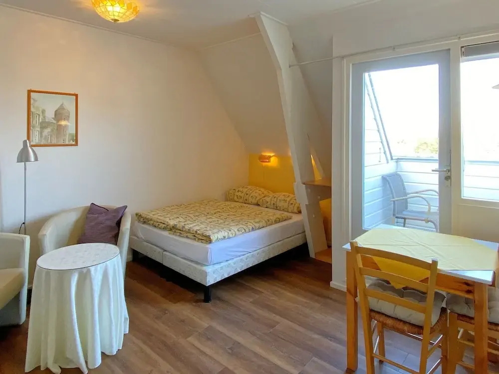Unique Studio on Large Estate With sea View