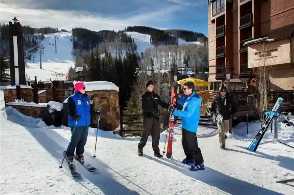 Chic 3BR Condo in Lionshead Village - Ski-in/ski-out at Eagle Bahn Gondola