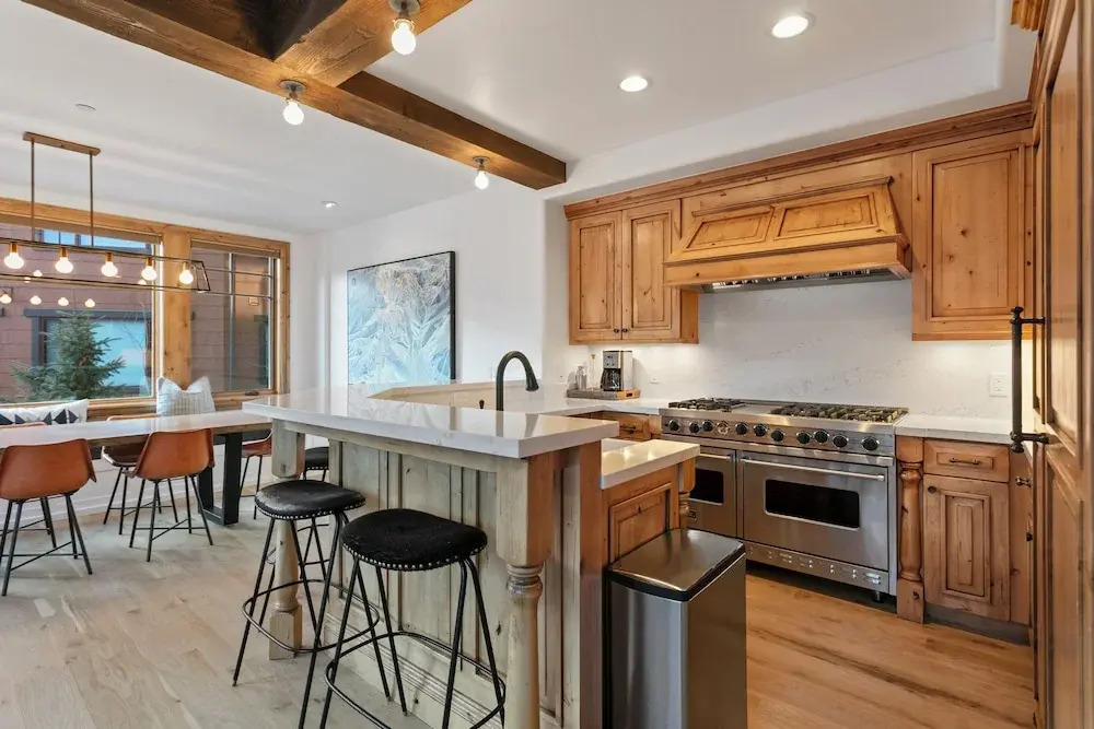 4 Bed 3.5 Bath Deer Valley Ski-in/ski-out 4 Bedroom Condo