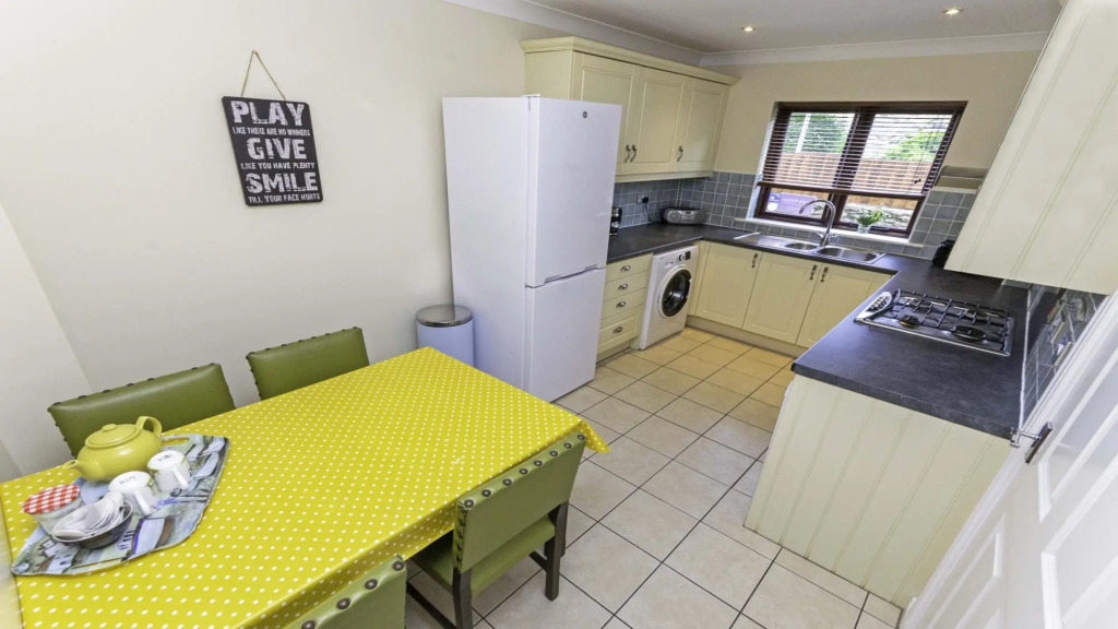Oysters Sleeps 6 Modern Villa Dog Friendly