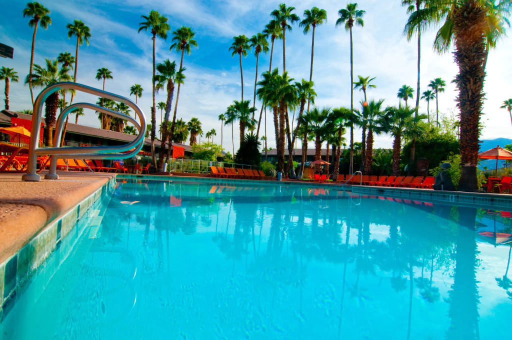 Caliente Tropics
