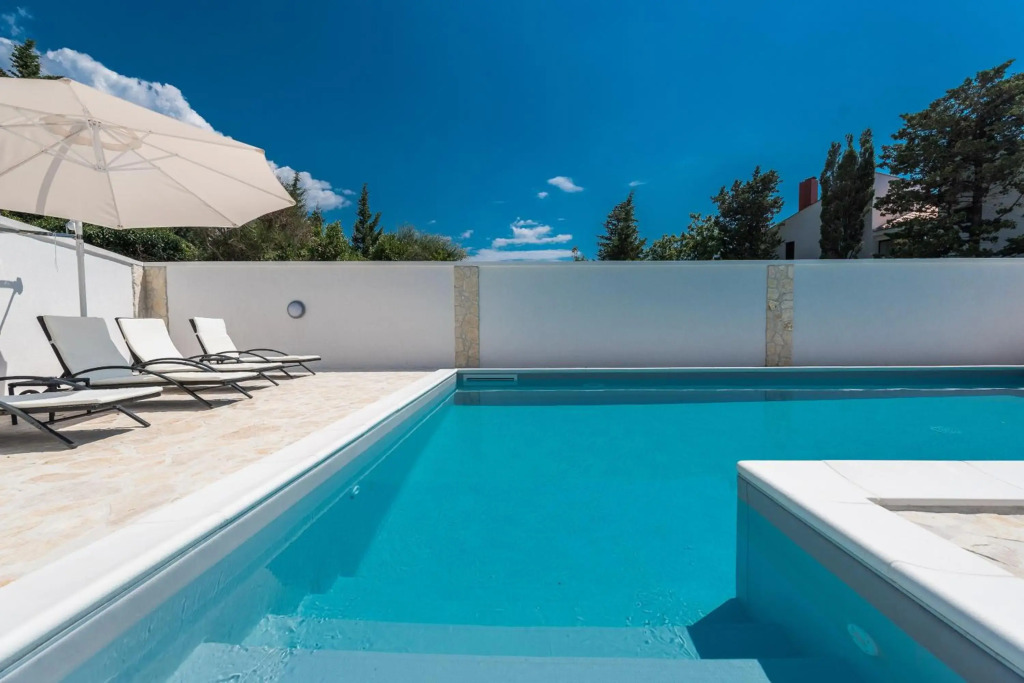 Villa Star 5 luxury apartment with a pool
