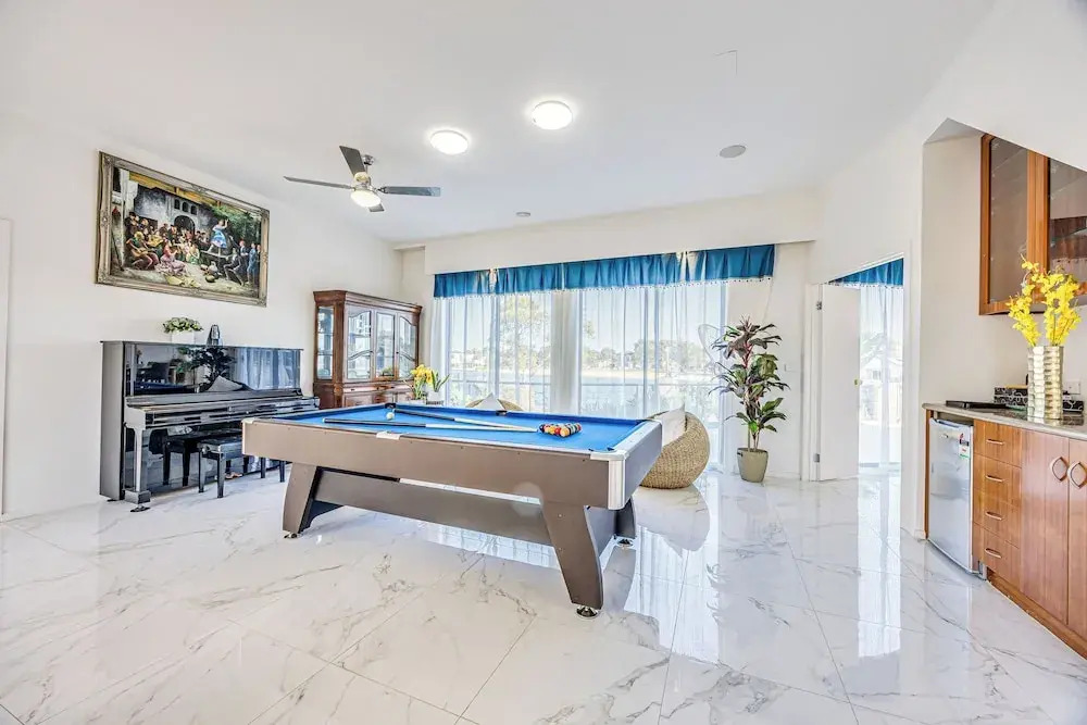 StayAU 6BR Deluxe Lakeview Point Cook
