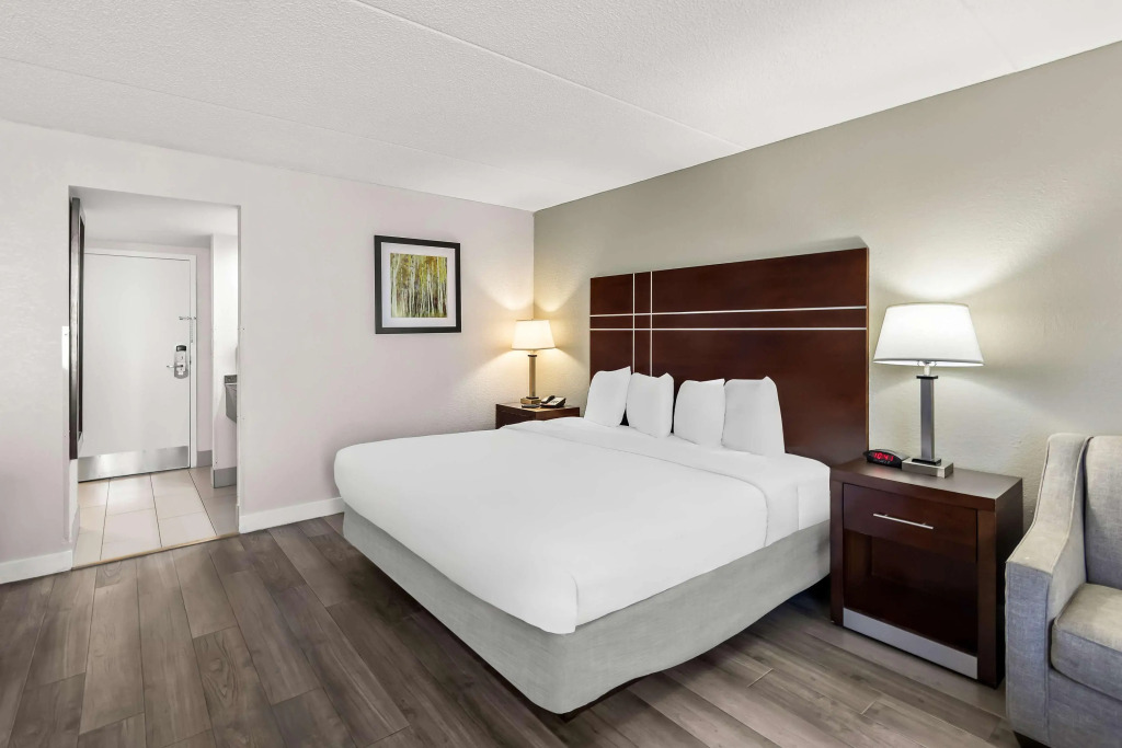 Best Western Luxbury Inn Fort Wayne