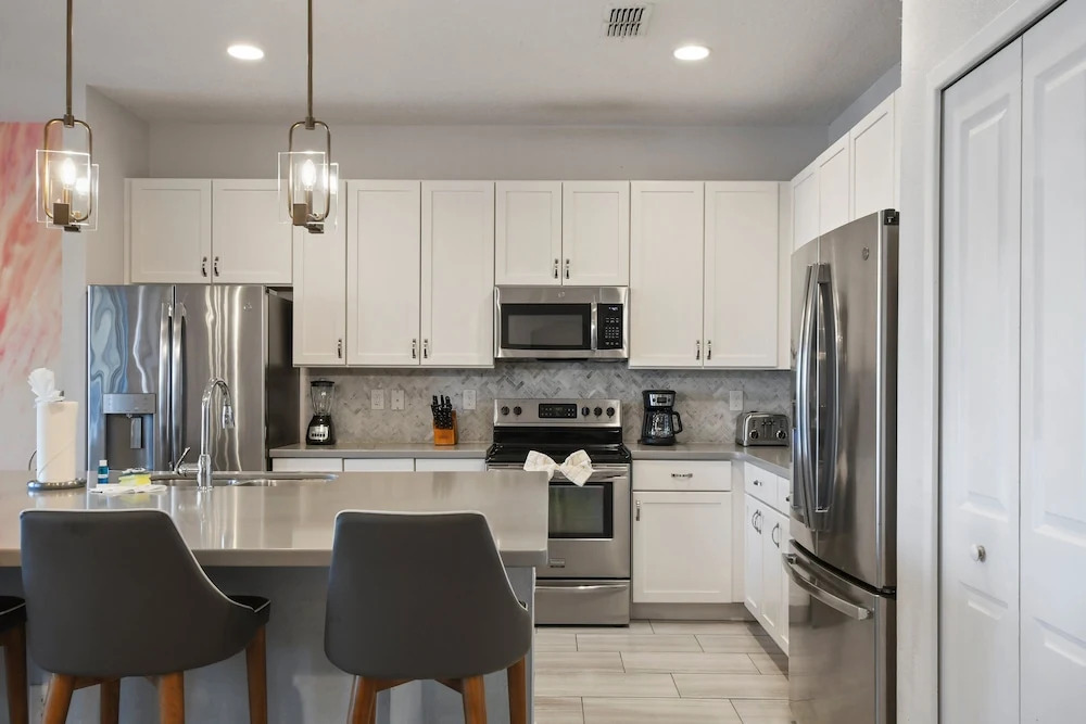 Elegant Home with Pool & Spa, Close to Disney