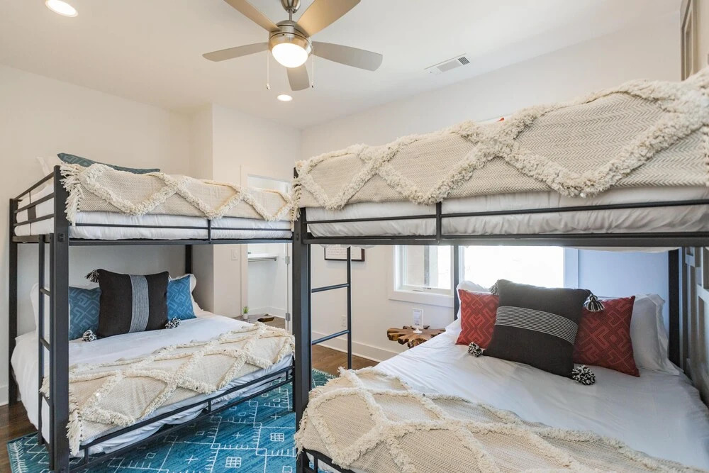 Ech2 - Perfect Palace in City Heights With Rooftop Terrace and Tons of Space!