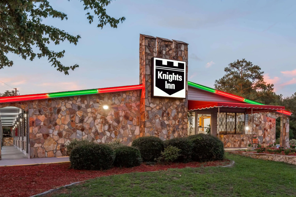 Knights Inn - Columbia
