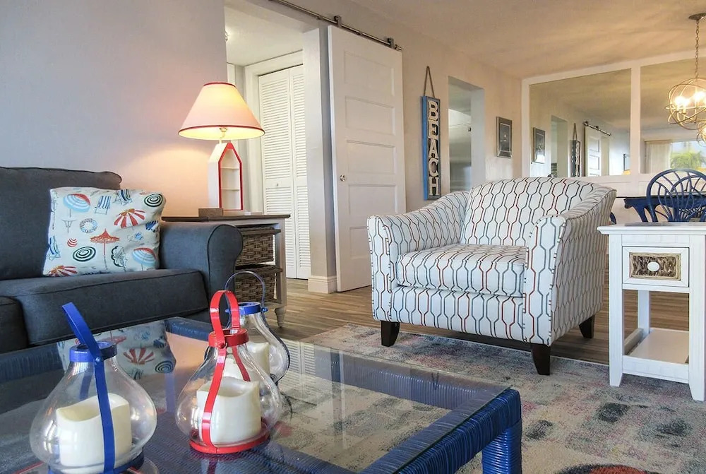 Creciente 213N - 2 Br Condo