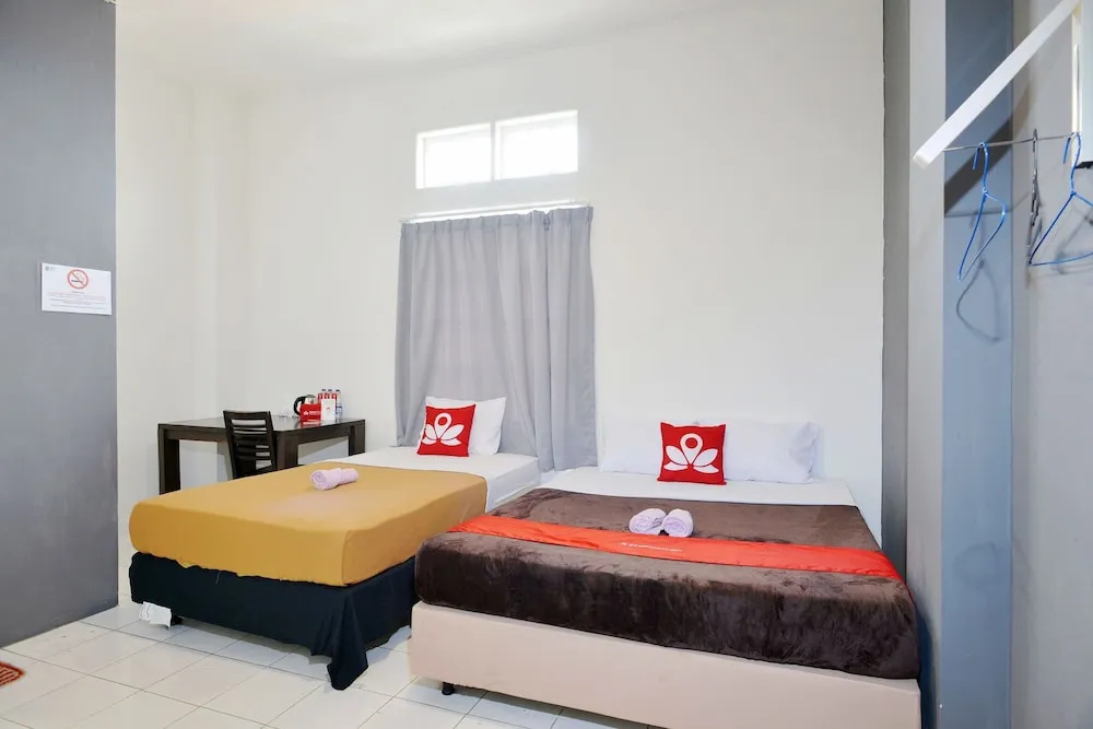 ZEN Rooms Basic Near Pasar Baru