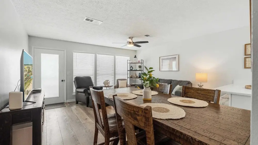 Gulf Walk by Avantstay West End Coastal Escape Renovated 1BR Condo Shared Pool & Beach Access