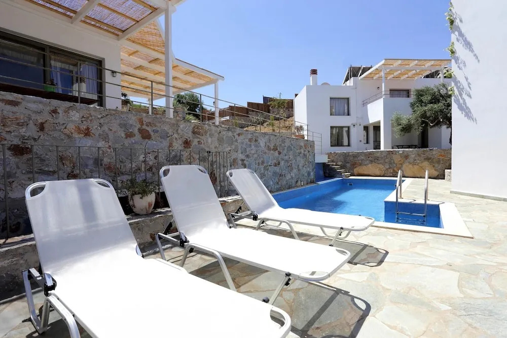 Enjoy the Great Amenities Offerd at the Mourtzanakis Residence
