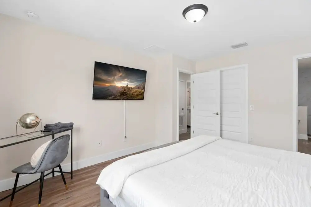 Super Cool- Sleeps 17 Newly Built Near Parks