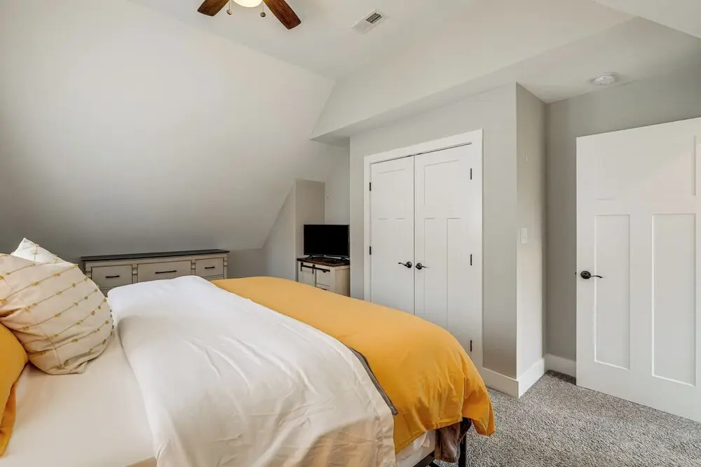 Getaway w/ Resort Perks at Smith Mountain Lake!
