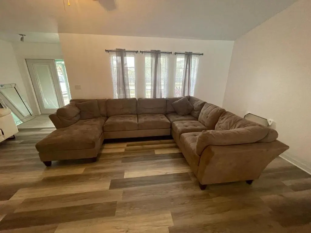 Beautiful 3 bedroom home with pool Internal name: Barker house