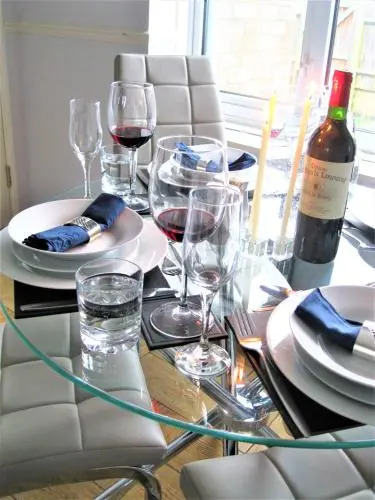 Airport/University Luxury Apartment 1