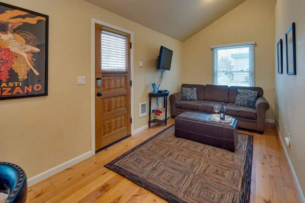 Hill St Cottage 338