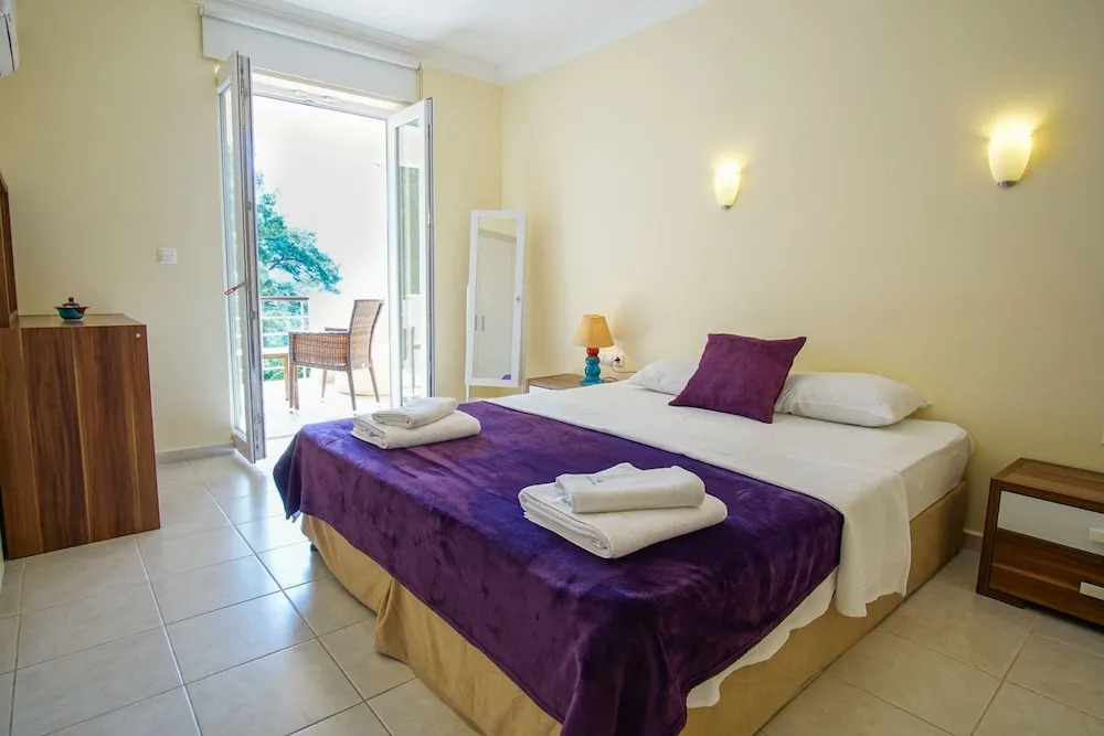 Larmos Villa