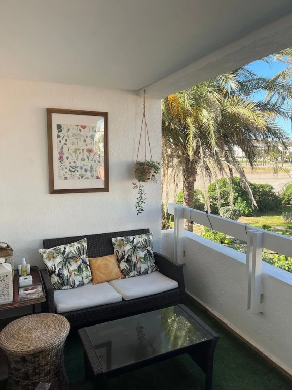Lovely 2 Bedroom Apartment Near the Beach
