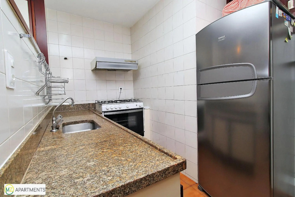 Enorme Sala e 3 quartos suite com vista frontal para o mar no posto 6 em Copacabana para ate 10 pessoas