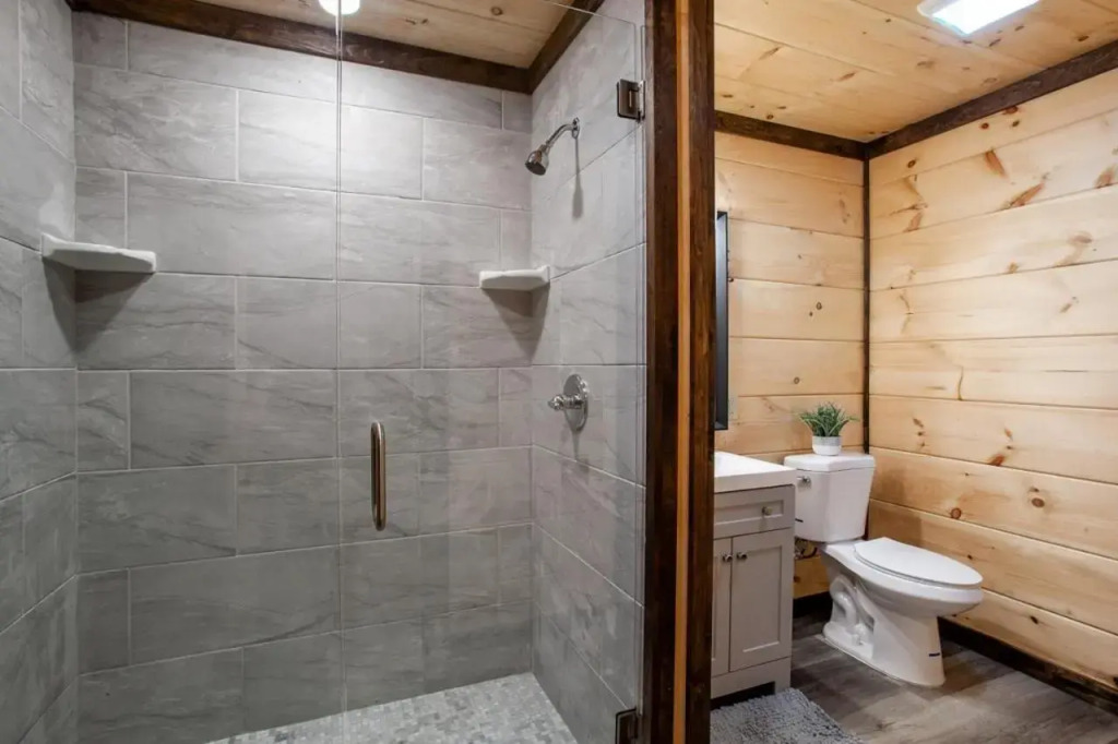 Pine Cove Cabin - Hot Tub, Game Room, Theater Room