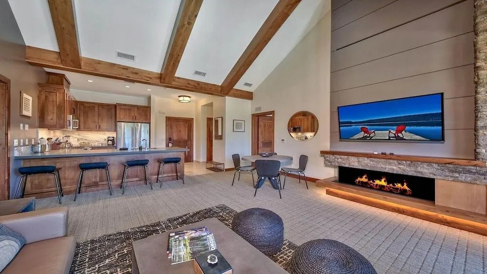 Luxury Residence - Gondola across the Street 2 Bedroom Condo by RedAwning