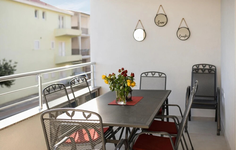 Nice Apartment in Makarska With Wifi and 3 Bedrooms