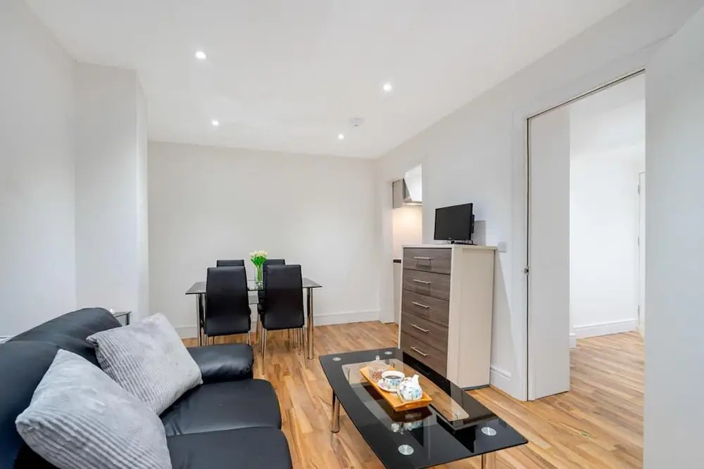 Bermondsey London, 3 People Apartment, Peaceful