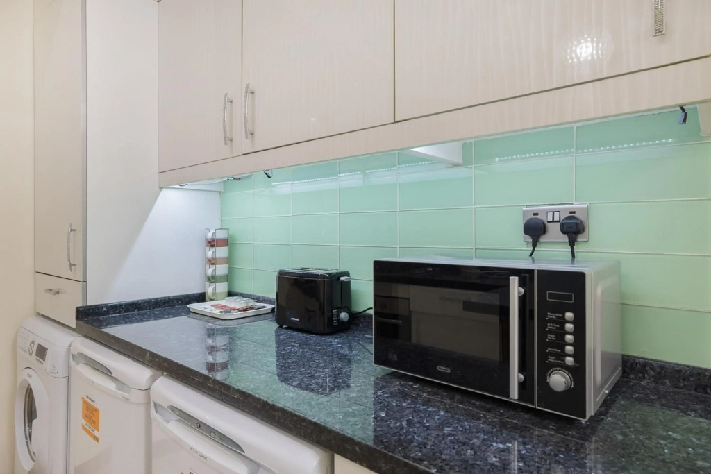 Luxury Entire Apartment, Central City Centre 1, Newly Refurbished