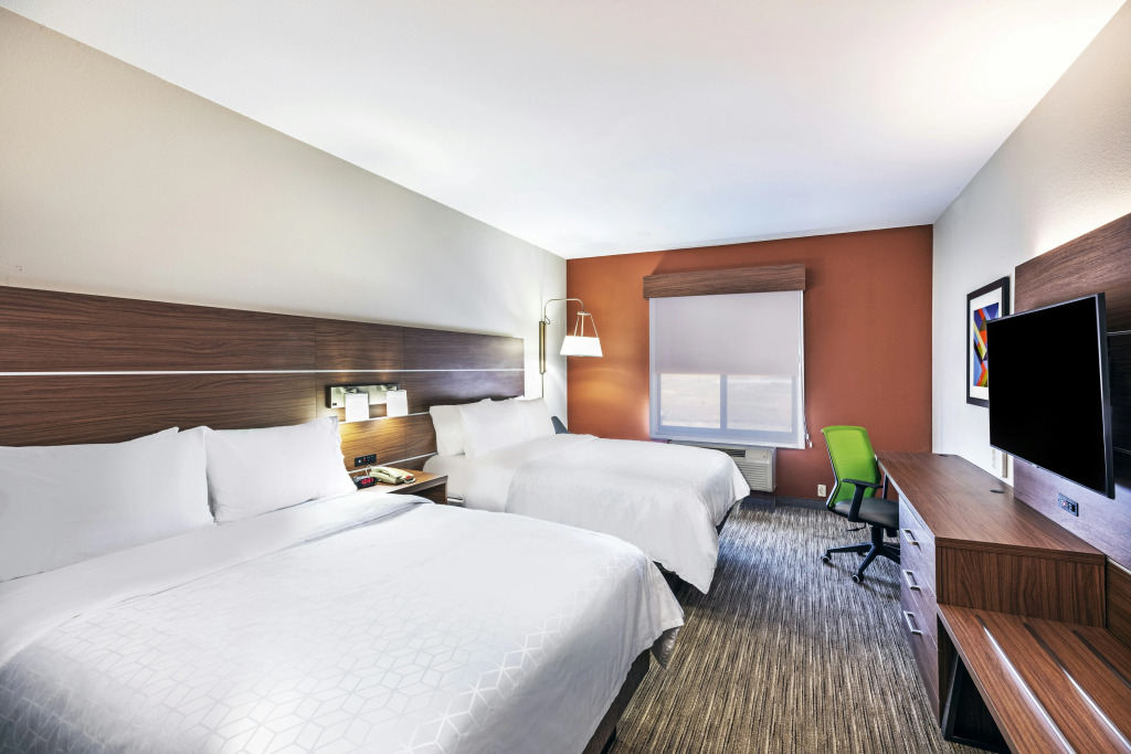 Holiday Inn Express and Suites Pryor by IHG
