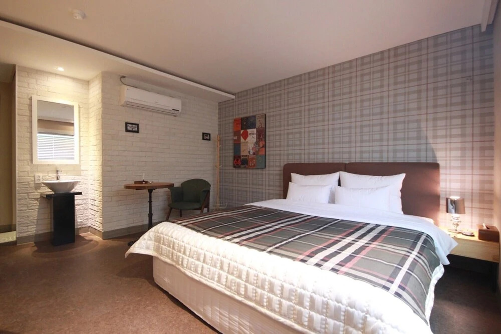 Deokcheon Den Basta Hotel