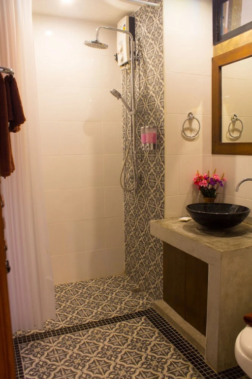 July Garden Inn