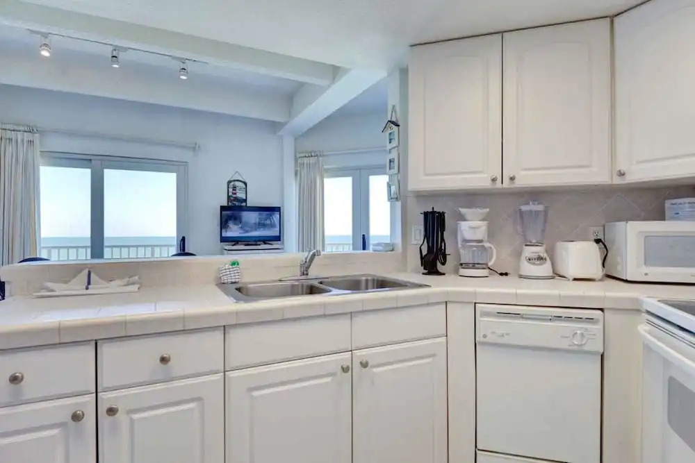 Aquarius Condominium 1001
