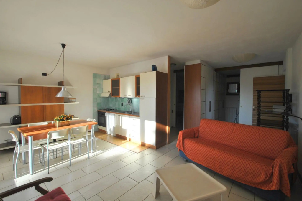In vacation residence , 40 mt from the sea, apartment for 4-6 people, on the first floor with terrac-Villa Marina - INT. 5 trilo Libeccio