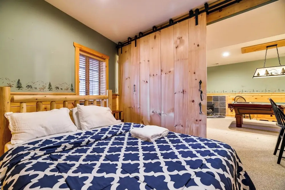Hot Tub, Deck & Beach Access: Albrightsville Cabin
