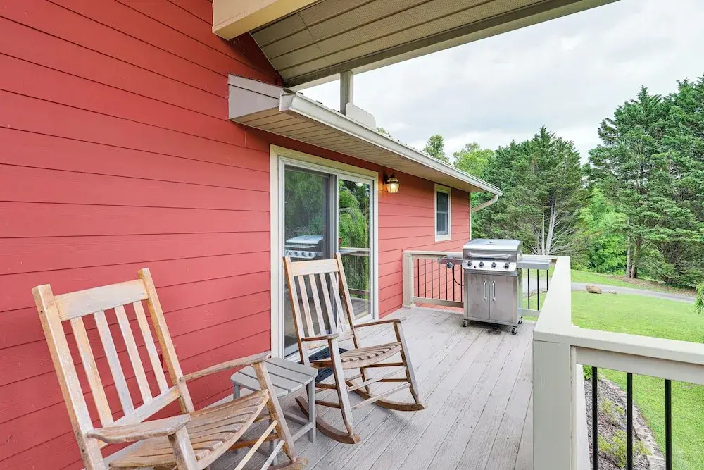 Mtn Views & Hot Tub: 6-acre Blue Ridge Retreat!