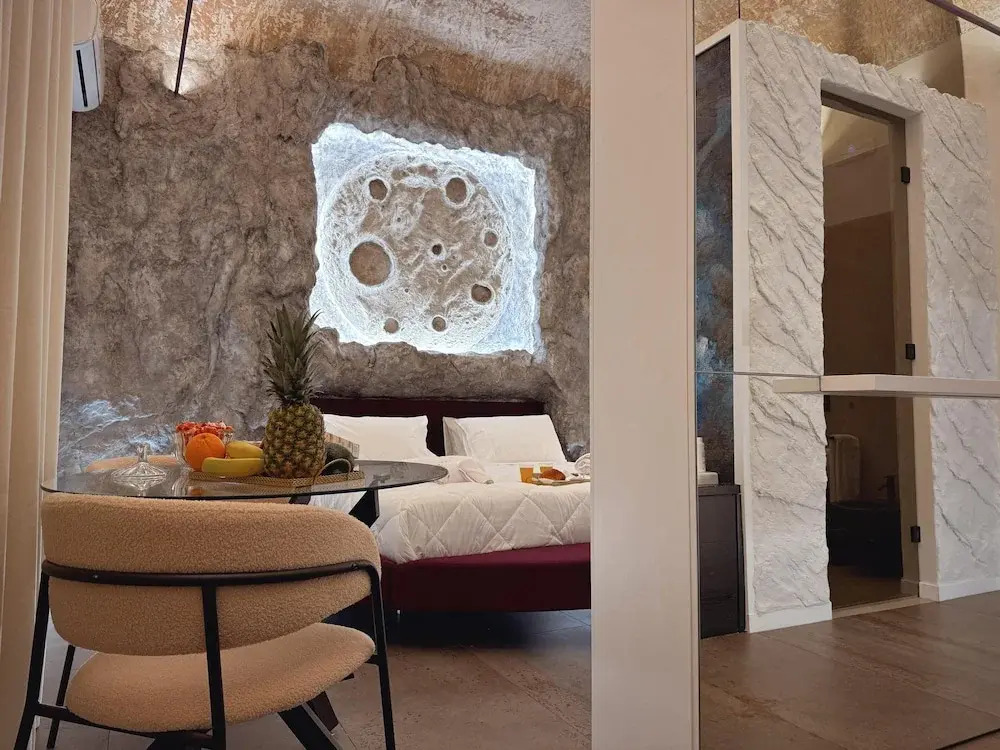 Corona Suite & Rooms