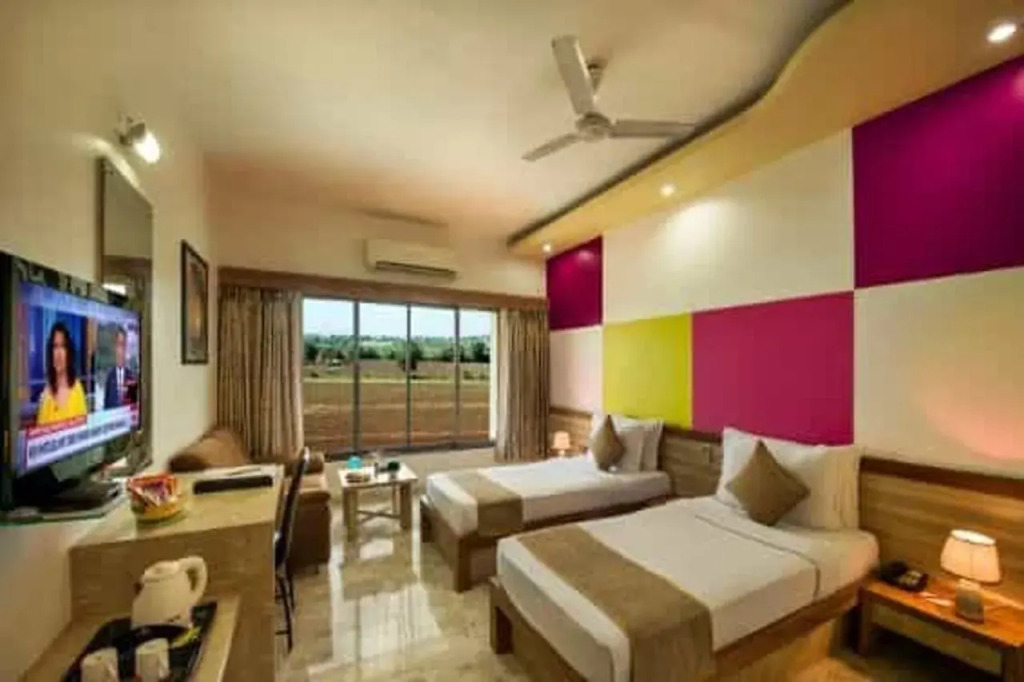 Lion Lords Inn Rajula