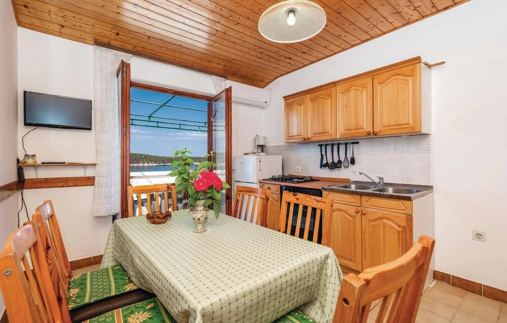 Awesome Home in Barbat-rab With Wifi and 3 Bedrooms