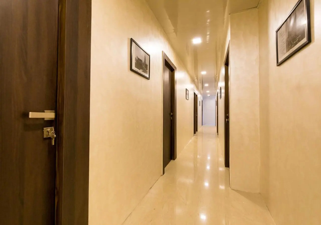 Hotel New Sky Palace Residency - Near International Airport
