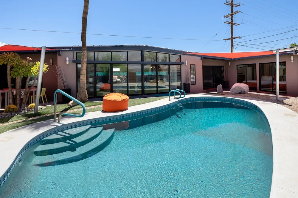 Modern Desert Oasis