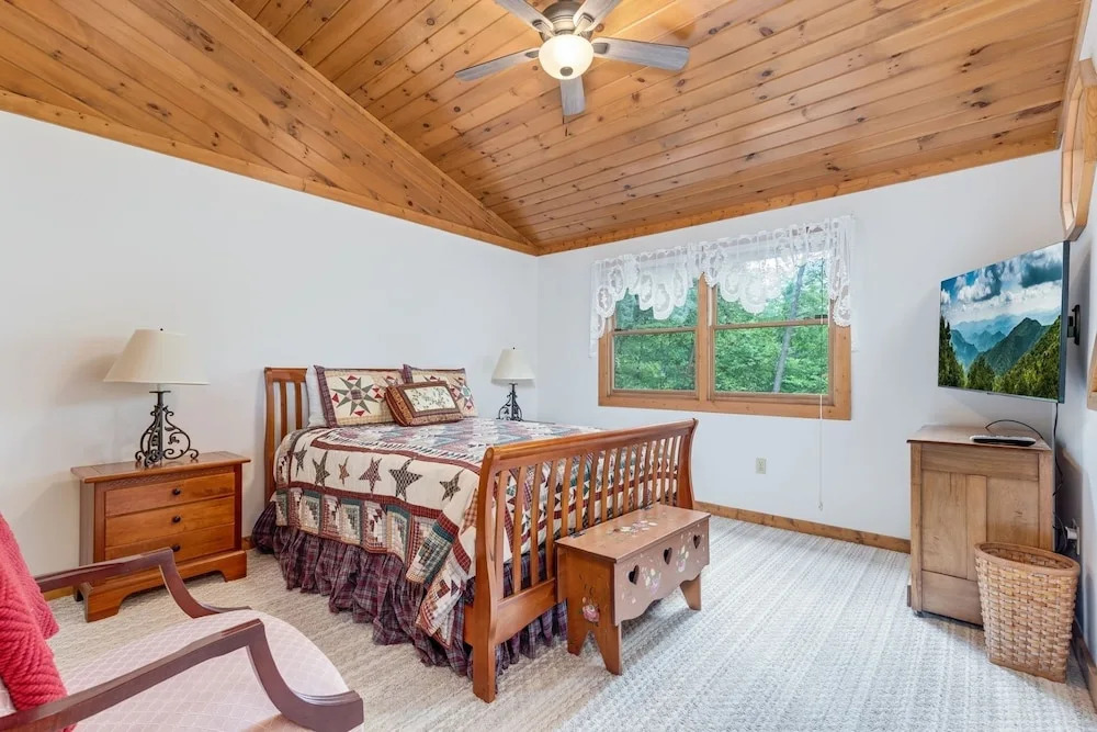 Restoration Retreat At Greenbrier 3 Bedroom Cabin by RedAwning
